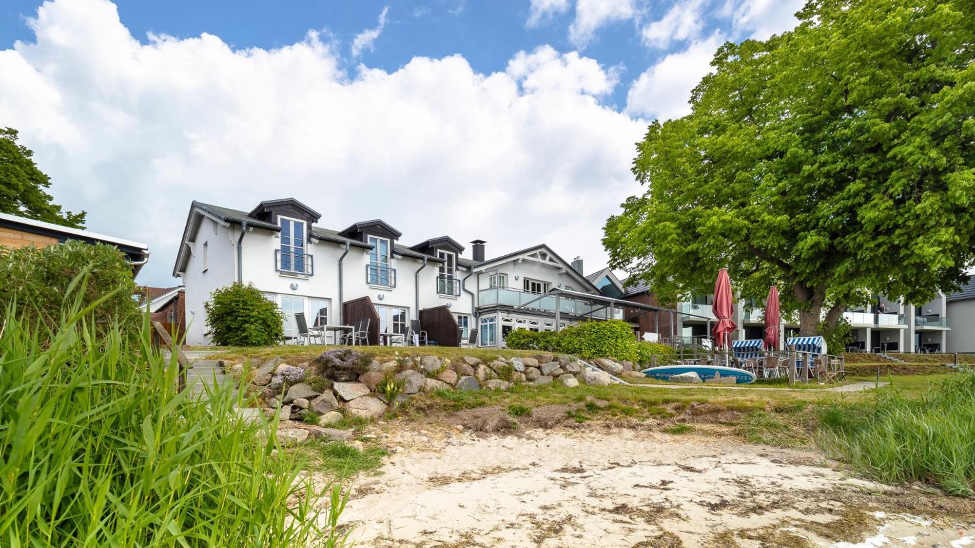 Haus Seeblick Mit 9 Wohnungen Alt Reddevitz Exterior foto